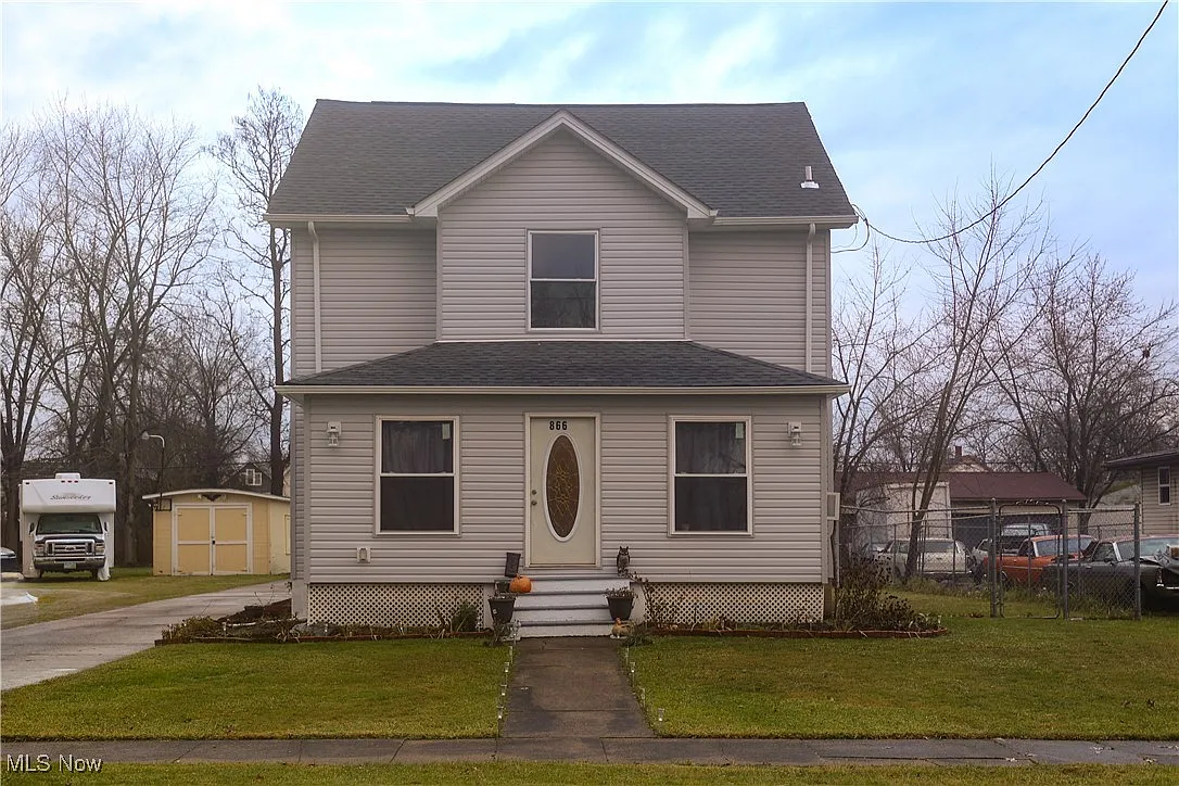 866 Swallow St SW photo 1