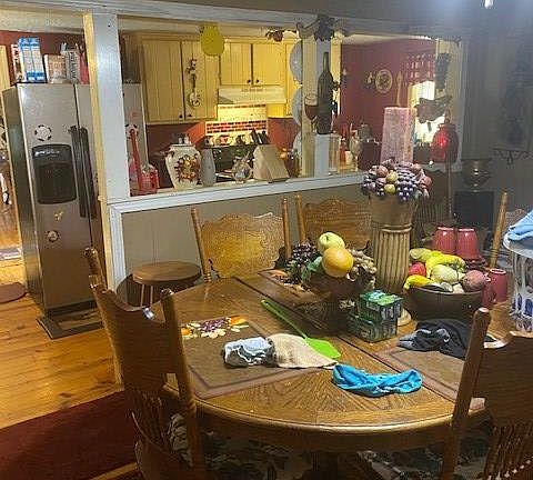 5th image of 210 Fisher St