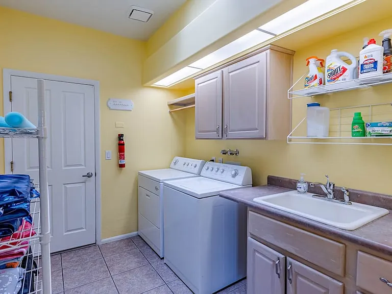833 Paso Dr — Photo 17