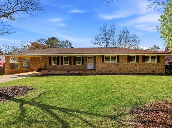 216 Crescent Dr, Clayton, NC 27520