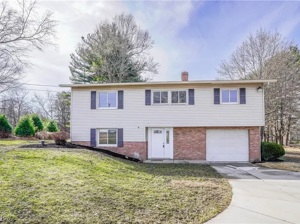 6985 Beechwood Ave, Alliance, OH 44601