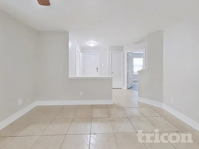 18167 Woodsdale Ct — Photo 2