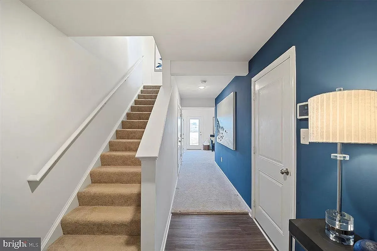 3 bed, 2.5 bath, 1650 sqft, $1,950 — Photo 2