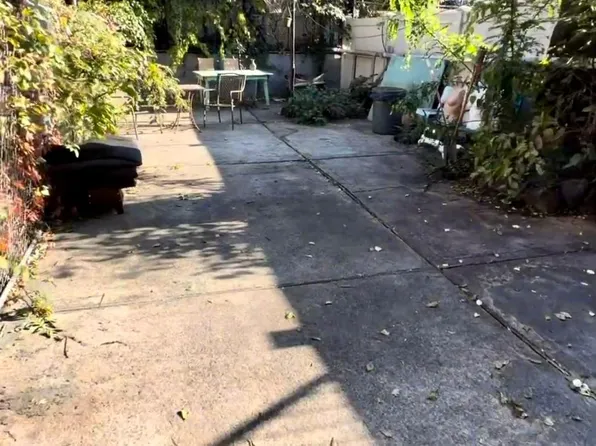 244 Woodbine Street image 2 of 9