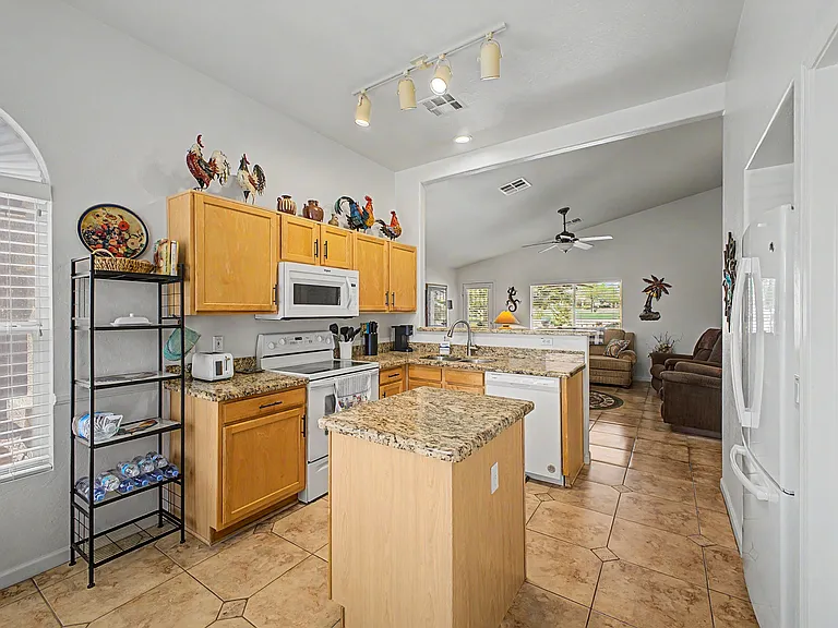 23086 W Arrow Dr — Photo 10