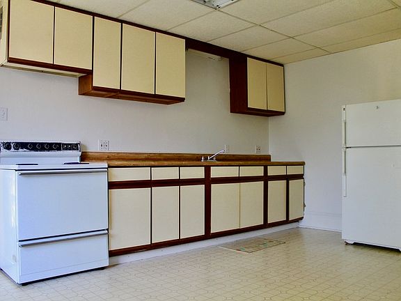 4th image of 407 Lawson Ave #2