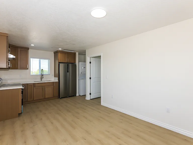 Spacious 3BR/2BA Home with Open Floor Plan, Garage & Washer/Dryer — Photo 20