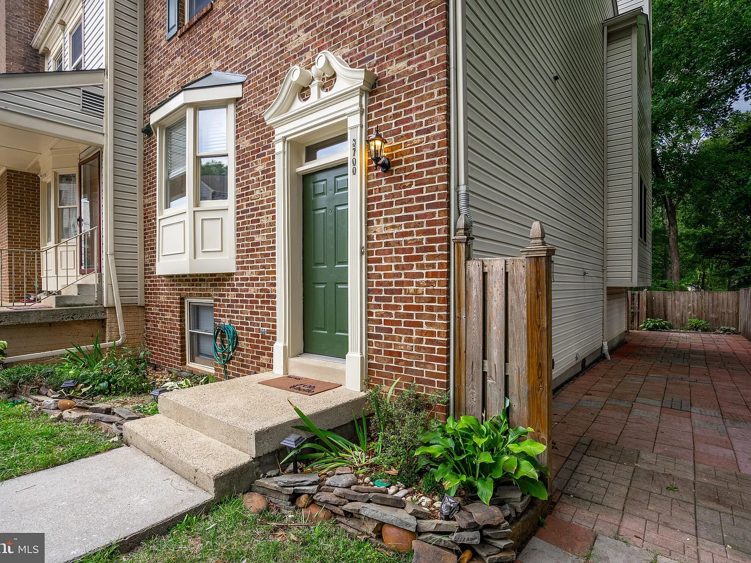 5 bed, 3.5 bath, 1500 sqft, $3,300 — Photo 3