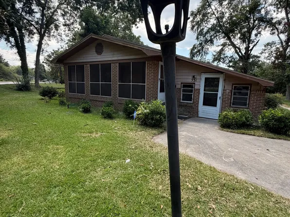 531 Smith St, Tennille, GA 31089