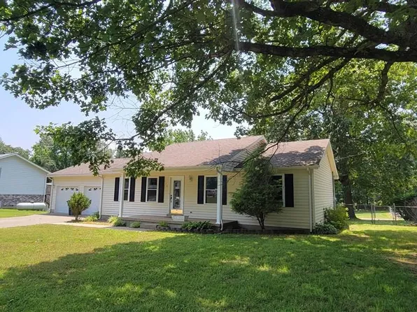 215 Windsor Pl, Brandenburg, KY 40108