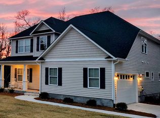 40 Mason Ct, Hampstead, NC 28443