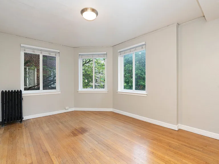 Charlesgate Apartments - Vintage Studios — Photo 48