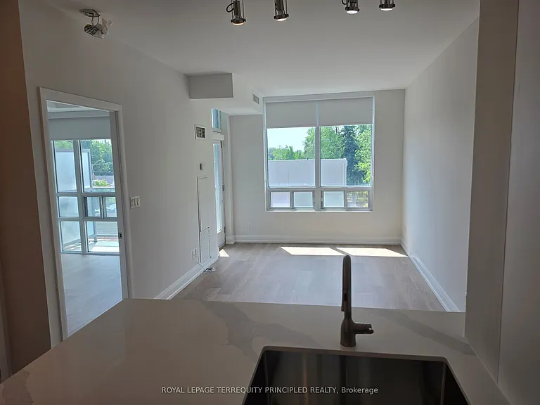 3391 Bloor St W #301 — Photo 8