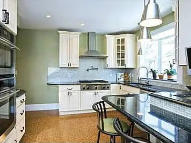 112 Newtonville Ave — Photo 4