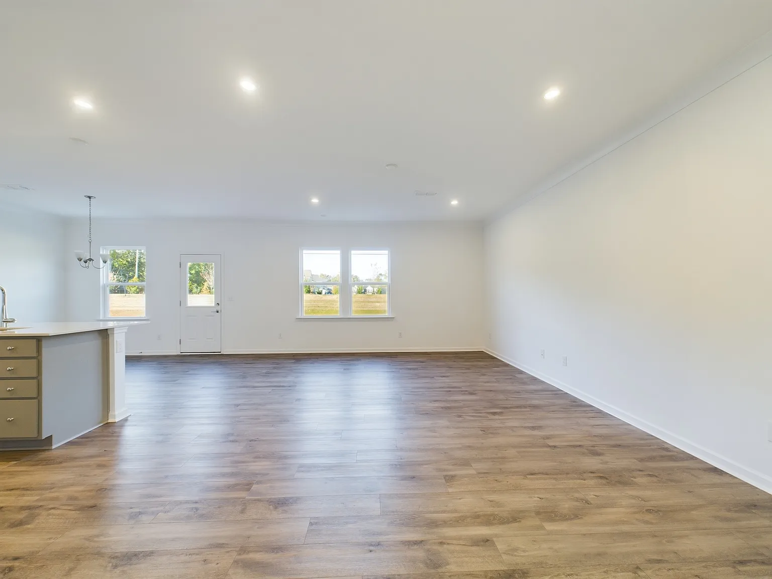 4 bed, 2350 sqft, $2,950 — Photo 3