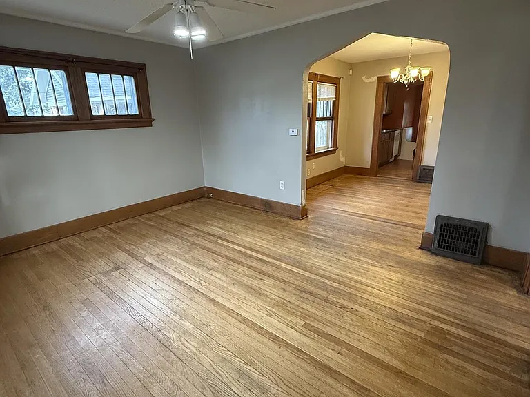 2417 E Ave NE — Photo 5