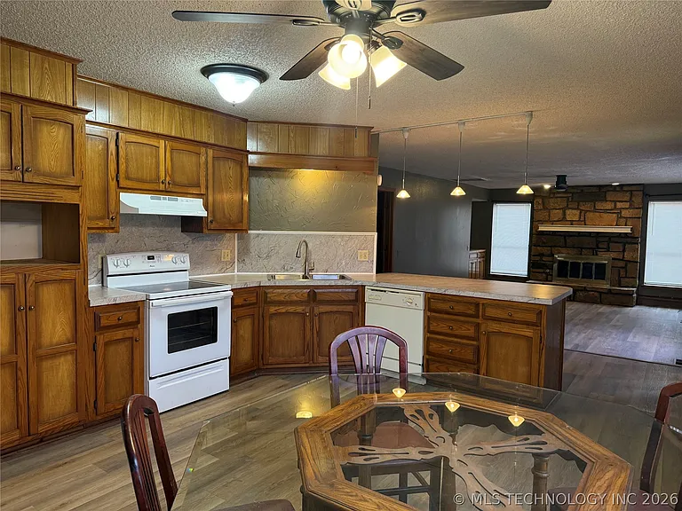 2614 S Gardenia Ave — Photo 12