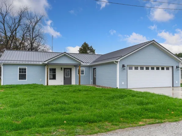 319 Railroad St, Wolcottville, IN 46795