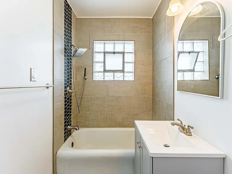 2551 N Lockwood Ave #B3 — Photo 9