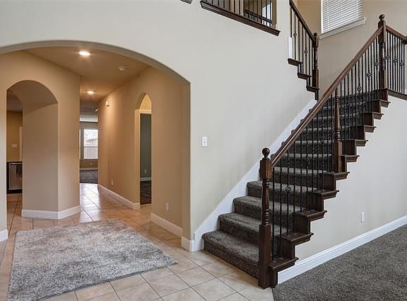 3rd image of 4521 Lakeview Dr