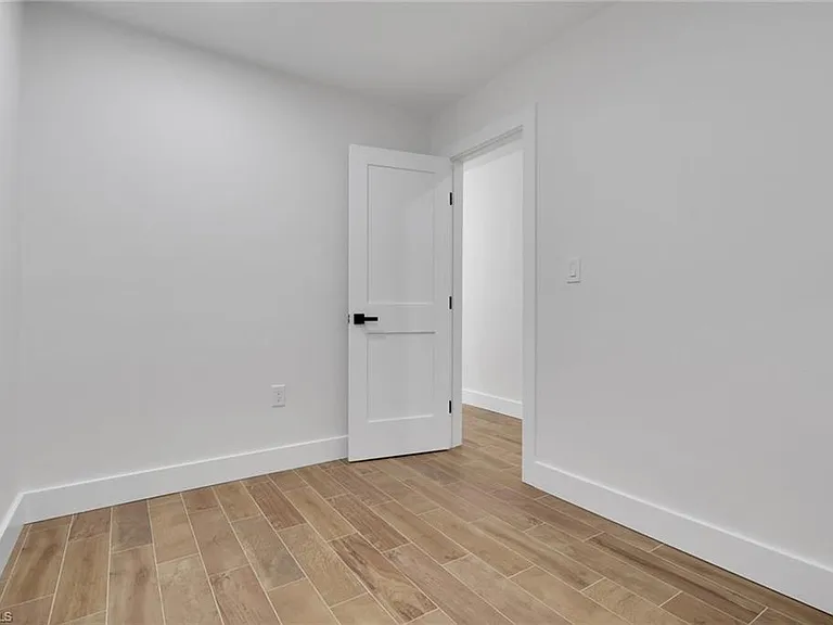 880 18th St NE — Photo 30
