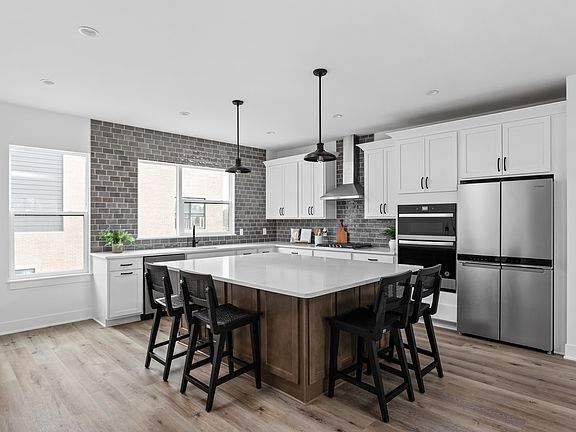 Oversized Eat-In Island