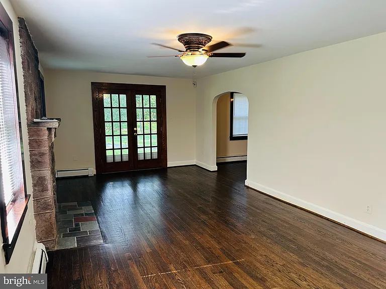 21120 Martinsburg Rd — Photo 9