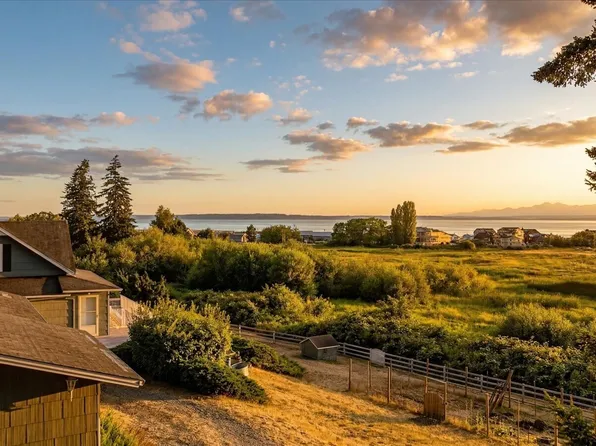 6054 Snapdragon Lane, Clinton, WA 98236