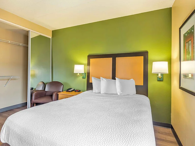 Studio Suite - 1 Queen Bed