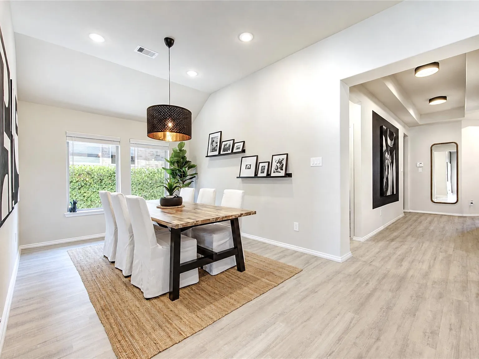 3 bed, 2.0 bath, 1542 sqft, $2,300 — Photo 3