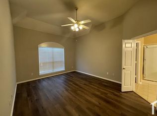8102 Munich Dr, Rowlett, TX 75089