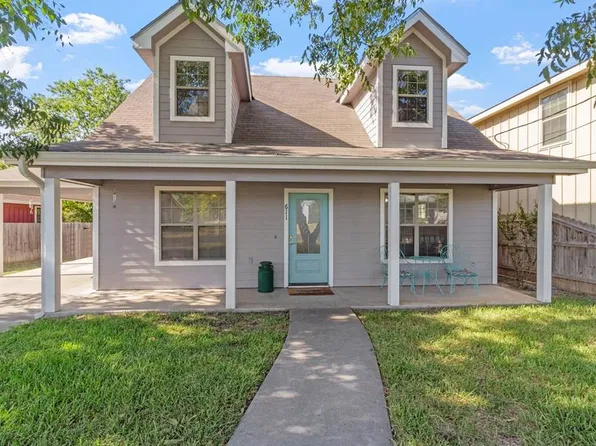 611 Winfred St, Fredericksburg, TX 78624