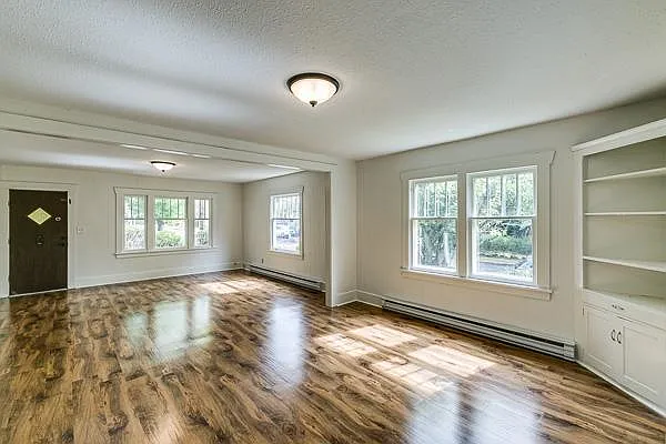 2801 James St — Photo 3