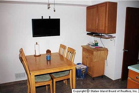 5th image of 146 Elvin St