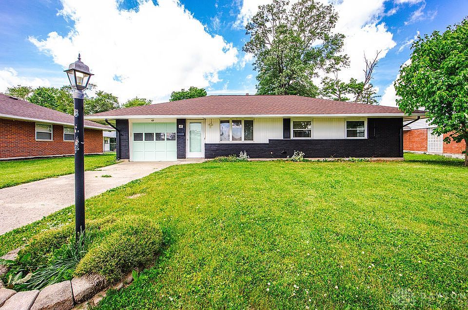 1st image of 49 Brookhaven Dr
