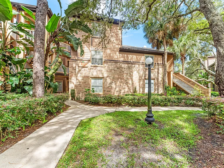 482 N Pin Oak Pl #302 — Photo 1