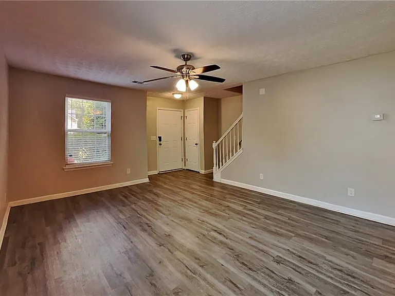 4557 Darrowby Dr — Photo 5