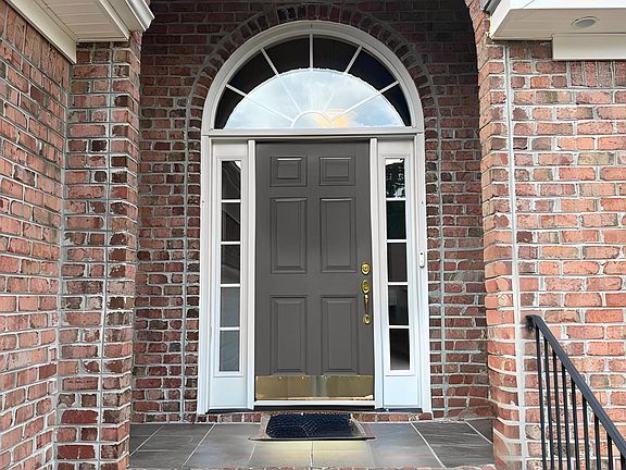 4th image of 1105 Charlton Way