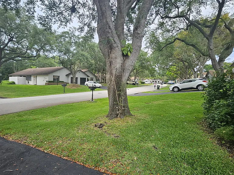 3752 Arelia Dr S — Photo 6