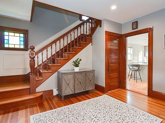 4th image of 19 Bates Ave