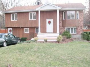 70 Ridge Rd, Smithtown, NY 11787