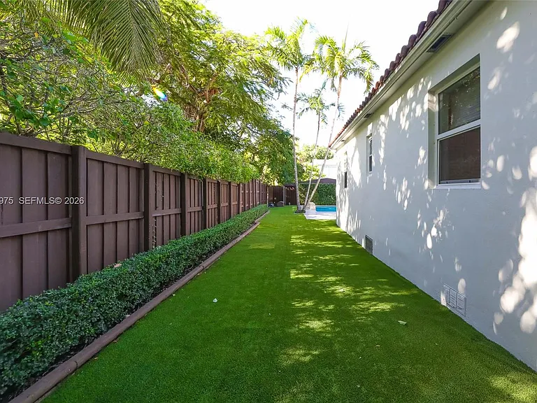 2441 Swanson Ave — Photo 35