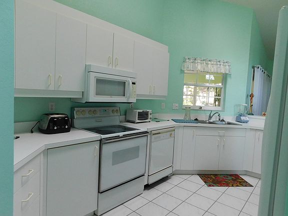 4th image of 2365 Lemon Ave