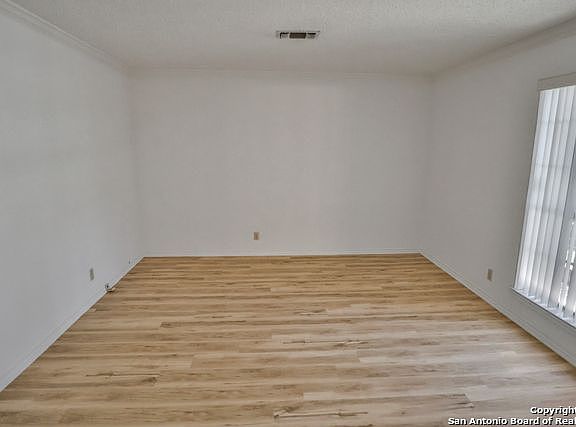 5th image of 3329 Wimbledon Dr