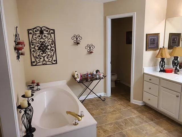Master Bath Room