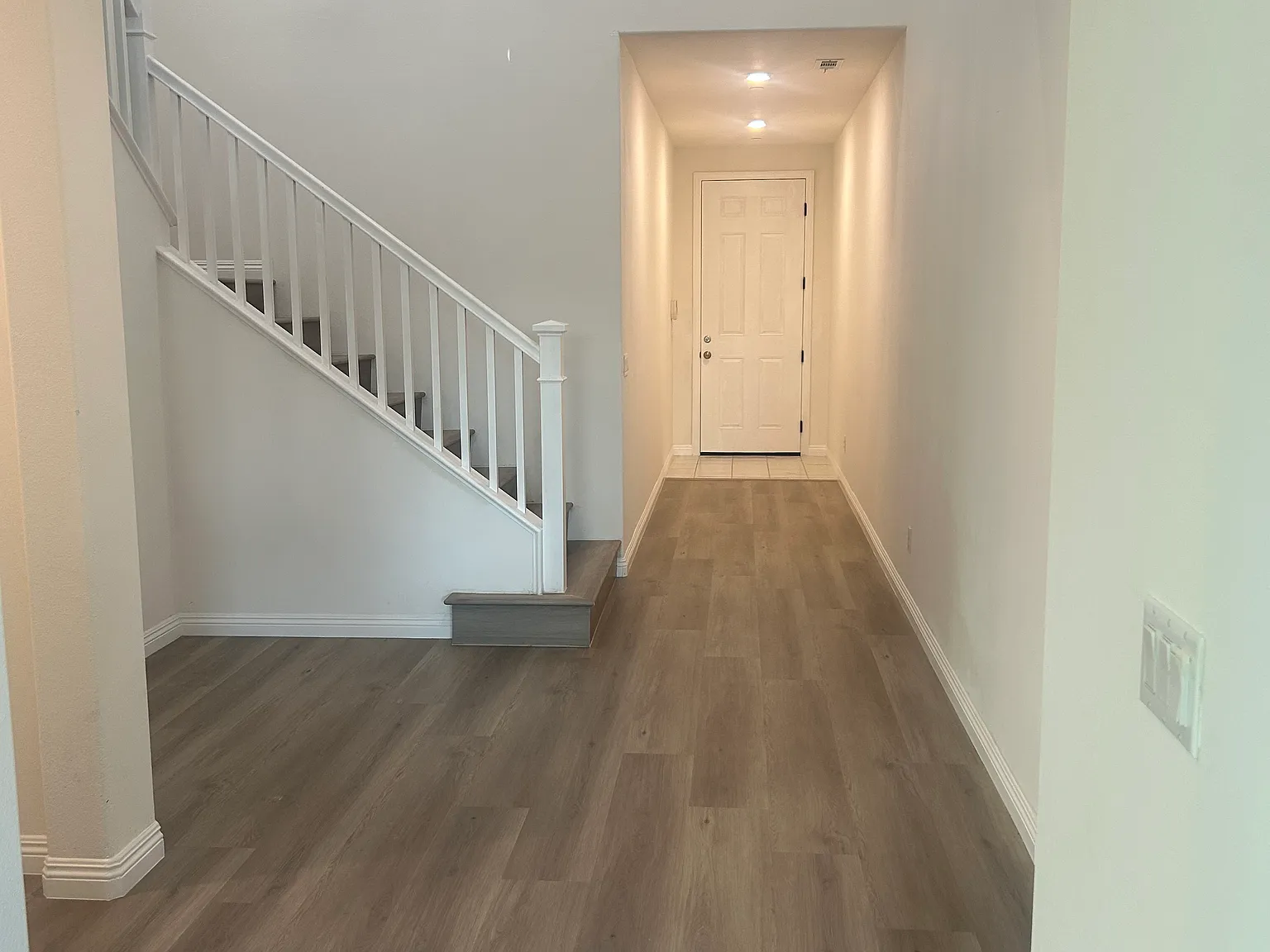 4 bed, 3.5 bath, 3217 sqft, $4,200 — Photo 3