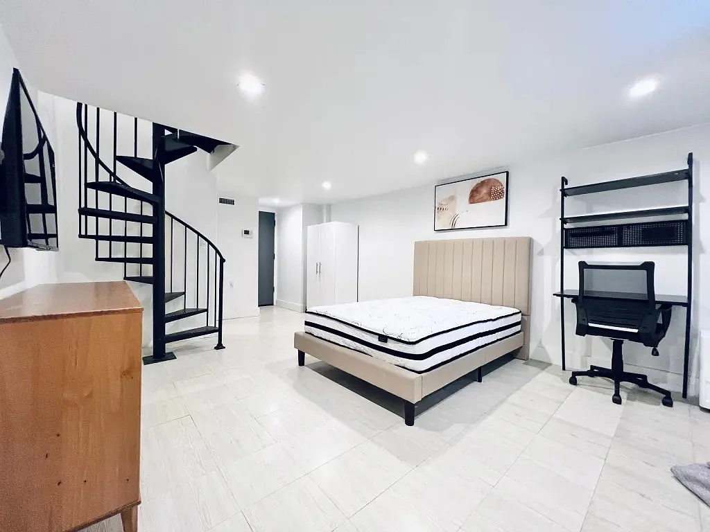 5 bed, 4.0 bath, 1200 sqft, $1,350 — Photo 4