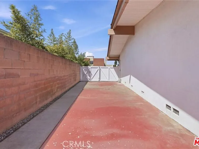 6732 Wooster Ave — Photo 14