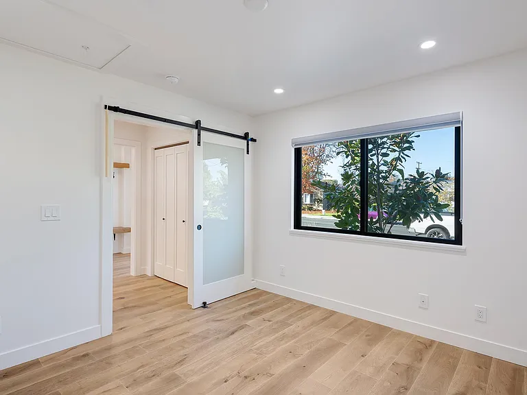 Bedroom 1/Office