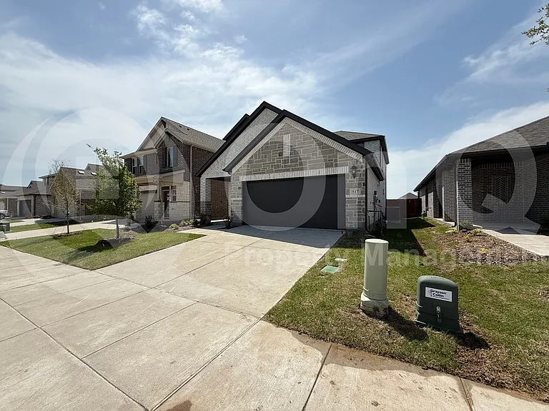 517 Ridgedale Dr — Photo 3